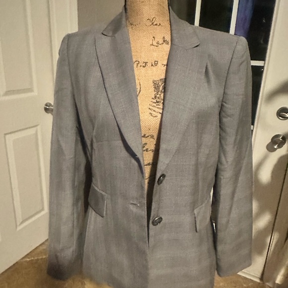 Tahari Blazer - Picture 2 of 9